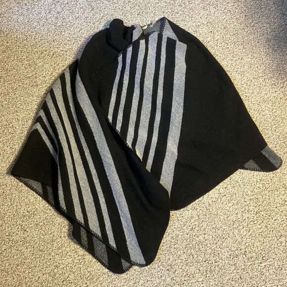NWT Soft Surroundings Whistler Poncho Cape Black Gray One Size Lagenlook Blanket - Picture 1 of 9
